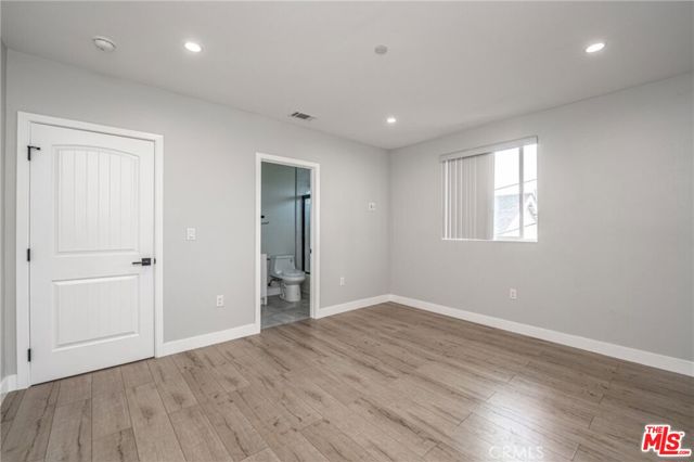 433 W Gage Avenue, Los Angeles CA: https://media.crmls.org/mediaz/7a991b18-5136-4d33-9142-2cd8d43beaaa.jpg