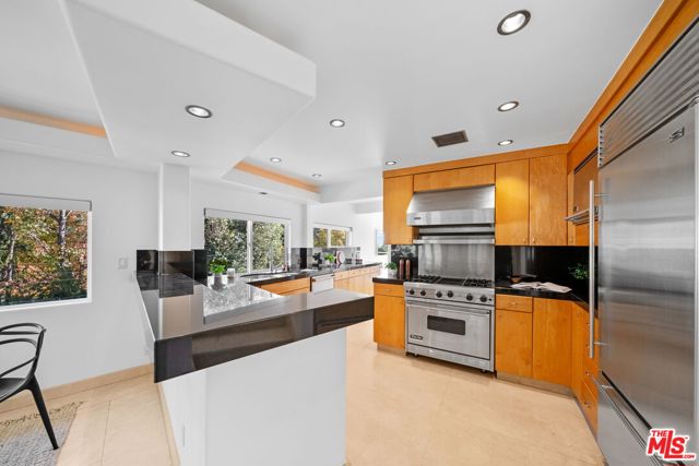 3111 Belden Drive, Los Angeles CA: https://media.crmls.org/mediaz/7a991c17-aa34-4851-b336-338a6fb89693.jpg