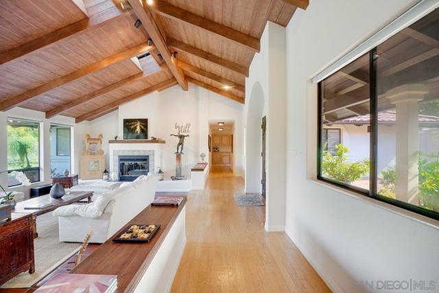 11 Country Glen Rd, Fallbrook CA: https://media.crmls.org/mediaz/7a994226-28a1-4367-a6c3-fd7e003ed933.jpg