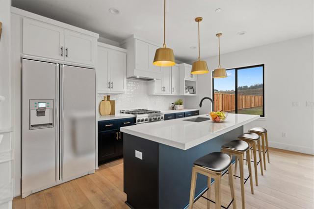 425 Maria Drive, Hollister CA: https://media.crmls.org/mediaz/7a9971ab-91a5-4fe5-a196-ec4f7fbded61.jpg