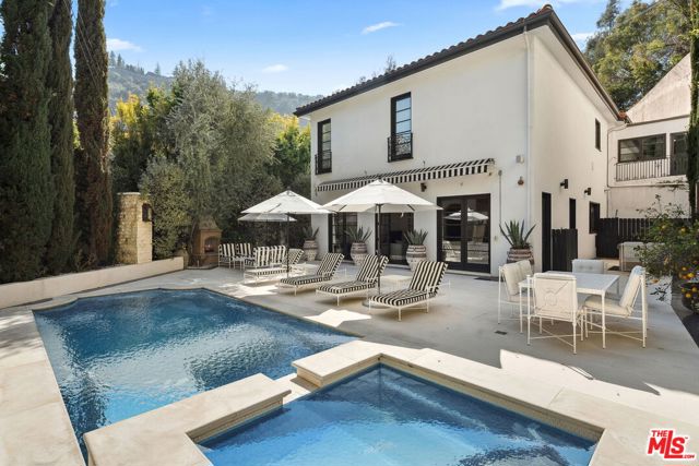 1600 Clear View Drive,  CA: https://media.crmls.org/mediaz/7a99e9f1-40b9-4019-8c5d-ac2b18749ff8.jpg