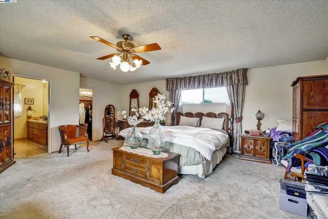664 Berry Ave, Hayward CA: https://media.crmls.org/mediaz/7a9a1d3a-906f-40ff-bca7-8320a5ee0157.jpg