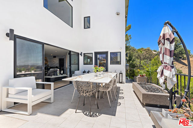 1962 Stradella Road, Los Angeles CA: https://media.crmls.org/mediaz/7a9aa7cf-c6f9-4e37-b510-47dc17e82762.jpg