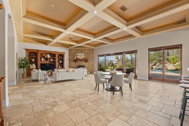 Detail Gallery Image 9 of 67 For 2428 Catalina Ave, Vista,  CA 92084 - 5 Beds | 5/1 Baths