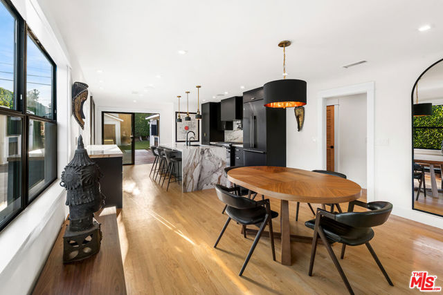 5319 West Boulevard, Los Angeles CA: https://media.crmls.org/mediaz/7a9b0023-3b9a-48b7-8c9b-848ba7a8b23a.jpg