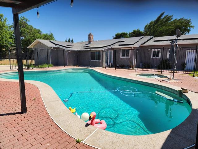 601 Weyer Road, Modesto CA: https://media.crmls.org/mediaz/7a9b5289-6216-40b9-8d0a-0178ef416d79.jpg