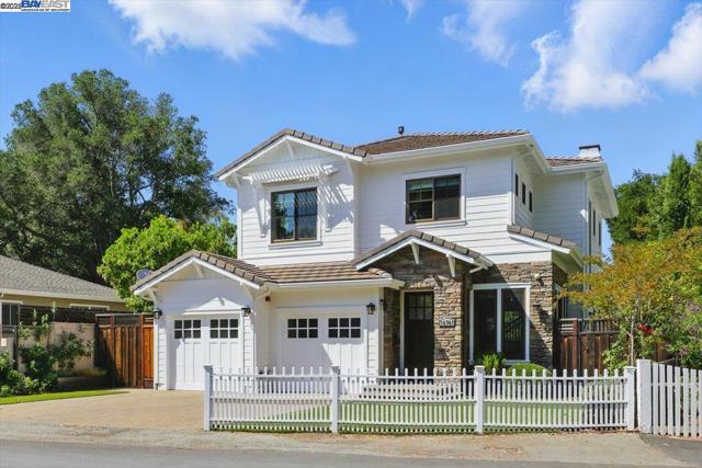 16741 Loma St, Los Gatos CA: https://media.crmls.org/mediaz/7a9b626b-662f-4a6d-aa57-9515932bd0b5.jpg