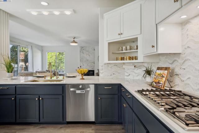 418 Golf Ct, Walnut Creek CA: https://media.crmls.org/mediaz/7a9c38f4-30c5-4d70-a9e3-fa53133aeabb.jpg