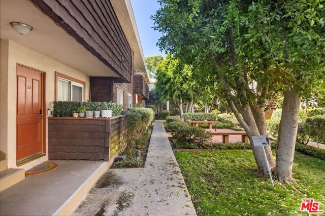 5400 Newcastle Avenue, 66 photo 3