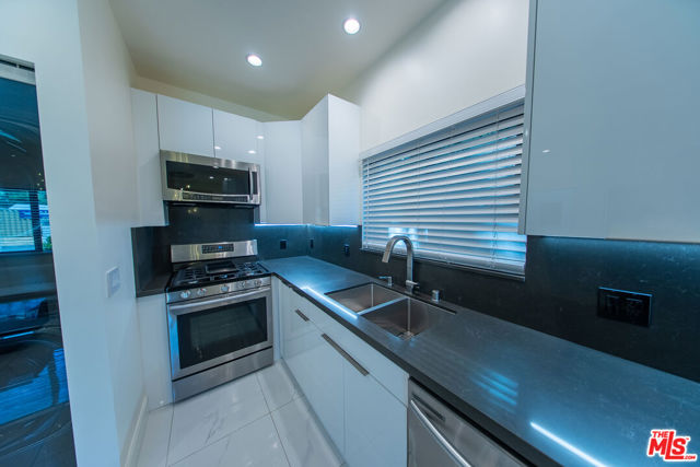 5346 Buffalo Avenue, Sherman Oaks CA: https://media.crmls.org/mediaz/7a9d456d-24f8-4049-8da5-e694b6a478ab.jpg