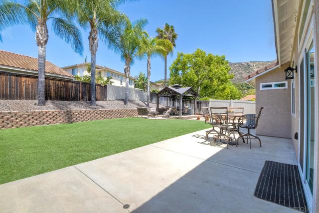 3358 Lake Circle Dr, Fallbrook CA: https://media.crmls.org/mediaz/7a9d5409-dfaf-4734-a719-d8586163dd15.jpg