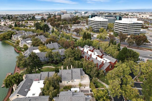 914 Shoreline Drive, San Mateo CA: https://media.crmls.org/mediaz/7a9e4172-027e-430e-b72d-01a2559f980a.jpg