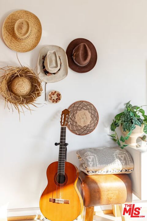 https://media.crmls.org/mediaz/7a9e9a07-7996-4f25-ac94-fa7906eed137.jpg?preset=X-Large