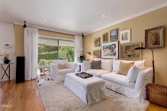 807 N Doheney Drive, Beverly Hills CA: https://media.crmls.org/mediaz/7a9edb68-4309-4174-b230-5898df63ce53.jpg
