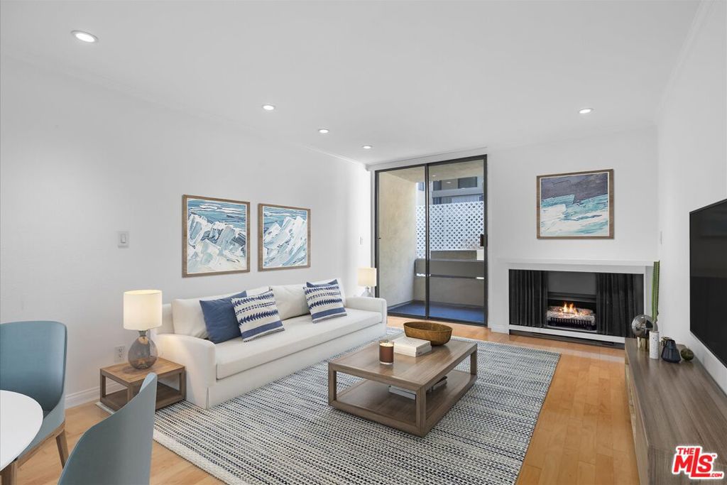 740 N Kings Road #114