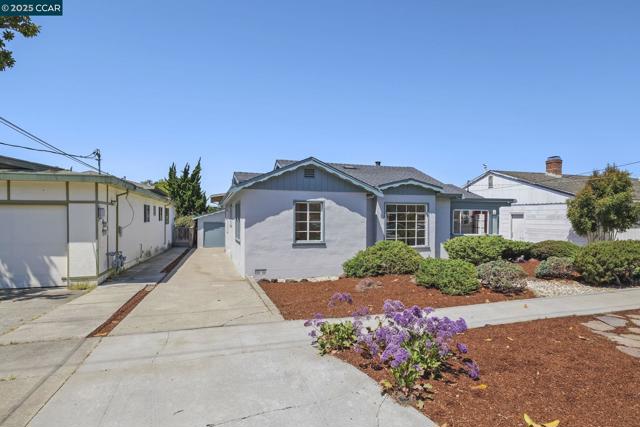 909 Elm St, El Cerrito CA: https://media.crmls.org/mediaz/7a9f06a2-bd75-4f65-8c9e-173c48261584.jpg
