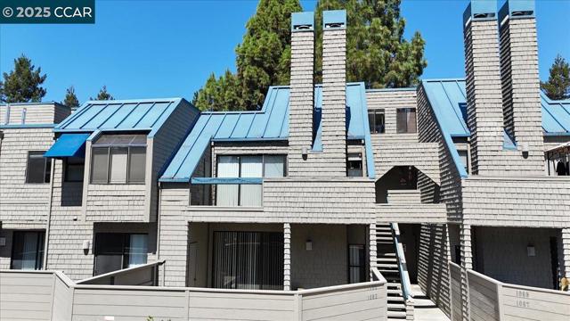 1063 Foxchase Dr, San Jose CA: https://media.crmls.org/mediaz/7a9f1d6e-18cc-43b2-a067-8180080a2b2b.jpg