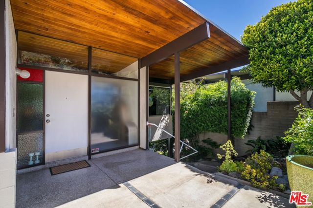 8554 Day Street, Sunland CA: https://media.crmls.org/mediaz/7a9f30dd-305d-4368-b33c-9fb5cd953bd4.jpg