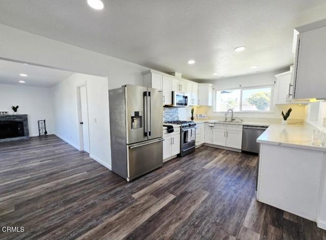 Detail Gallery Image 7 of 18 For 2001 Falkner Pl, Oxnard,  CA 93033 - 4 Beds | 2 Baths
