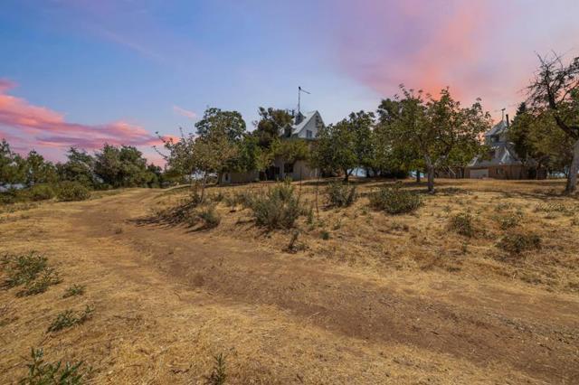 110 Silverline Road, Los Gatos CA: https://media.crmls.org/mediaz/7a9fcffd-4cc1-4347-8672-852bdc1243dd.jpg
