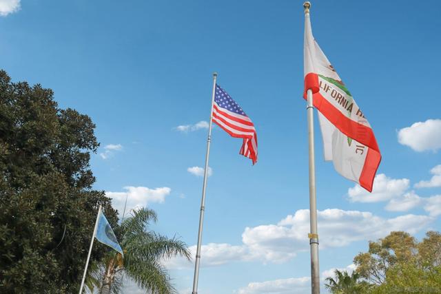 13371 Summit Cir, Poway CA: https://media.crmls.org/mediaz/7aa04075-4d1e-4e15-98c3-b815fe37e669.jpg