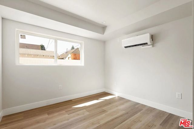 716 W 41st Place, Los Angeles CA: https://media.crmls.org/mediaz/7aa0548d-973a-4658-a09f-e3a39e7bfb77.jpg