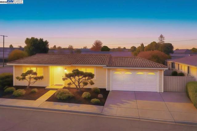 35593 Cleremont Dr, Newark CA: https://media.crmls.org/mediaz/7aa0c824-9e42-48a8-88bc-59c10d72be7b.jpg