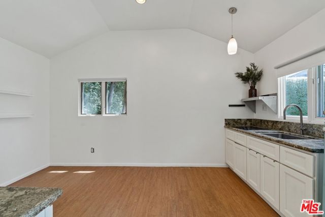 5705 Sunnyslope Avenue, Valley Glen CA: https://media.crmls.org/mediaz/7aa0f2a9-a2ed-4a62-a978-30a22142e0b1.jpg