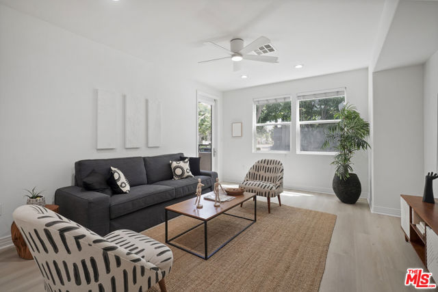 7100 Playa Vista Drive, Playa Vista CA: https://media.crmls.org/mediaz/7aa111a2-b023-4b2a-add0-b1fea2e6acb8.jpg