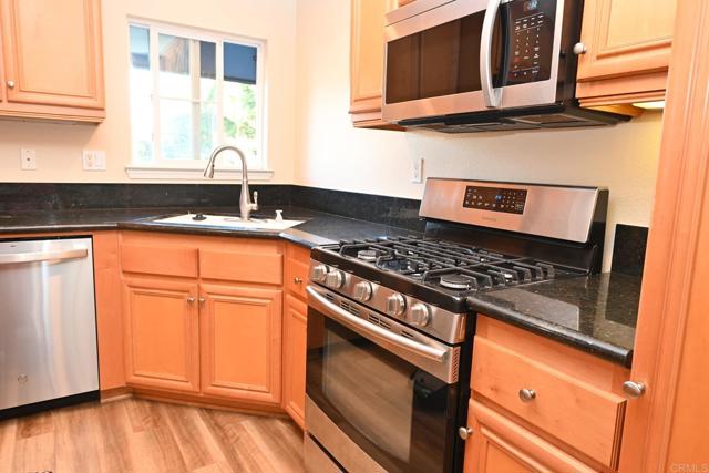 Detail Gallery Image 4 of 44 For 4035 Bluff View Way, Carlsbad,  CA 92008 - 4 Beds | 2/1 Baths