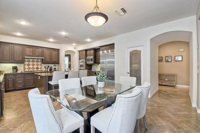 993 Hawthorne Creek Dr, Chula Vista CA: https://media.crmls.org/mediaz/7aa14c89-11a2-47a5-bd5e-742d5ae4c254.jpg