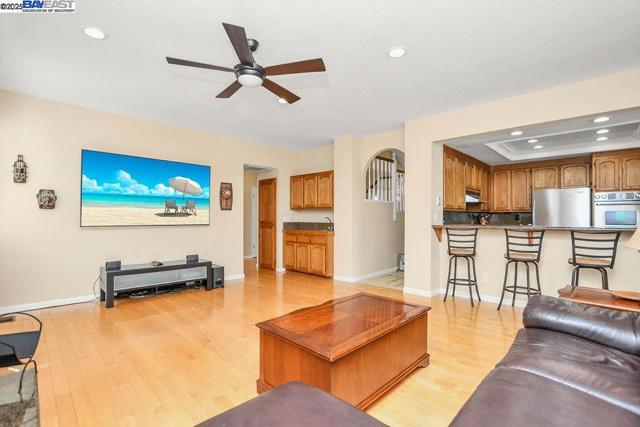 5160 Edgeview Dr, Discovery Bay CA: https://media.crmls.org/mediaz/7aa1b15f-b653-4568-9171-62f42ef8caa3.jpg