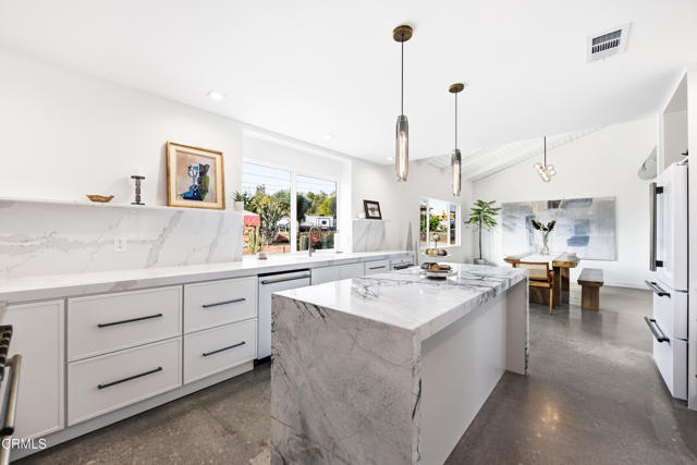 34 Vientos Road, Camarillo CA: https://media.crmls.org/mediaz/7aa1e817-90f7-4caf-add0-39c29b3b3111.jpg