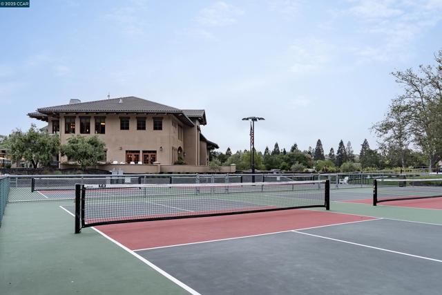 20 Broadmoor St, Moraga CA: https://media.crmls.org/mediaz/7aa2c69e-6b3c-4d24-9580-2571b0be92d2.jpg