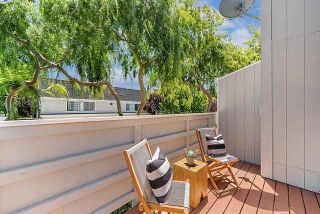 163 Gladys Ave, Mountain View CA: https://media.crmls.org/mediaz/7aa2eefa-b5f3-475e-b1be-59188b7ac26d.jpg
