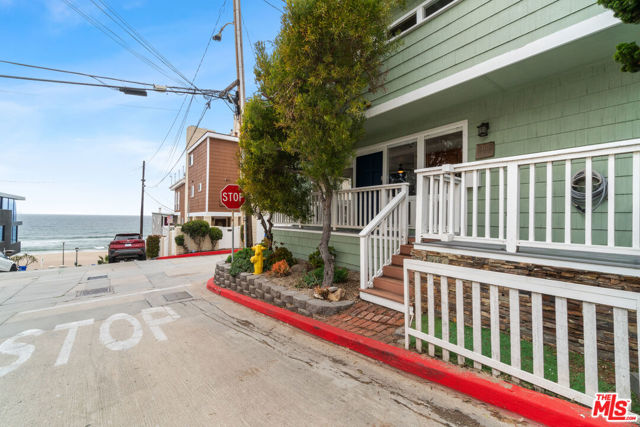 115 44th Street, Manhattan Beach CA: https://media.crmls.org/mediaz/7aa30d76-6701-47a8-9670-85a5f061e2f6.jpg