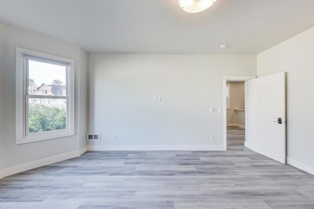 811 Oak Street, San Francisco CA: https://media.crmls.org/mediaz/7aa36e18-b681-41fb-8e41-eddf1f481932.jpg