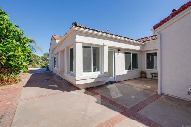 1523 Camino Linda Drive, San Marcos CA: https://media.crmls.org/mediaz/7aa4419c-1bdc-45da-93df-229e11c6f96f.jpg