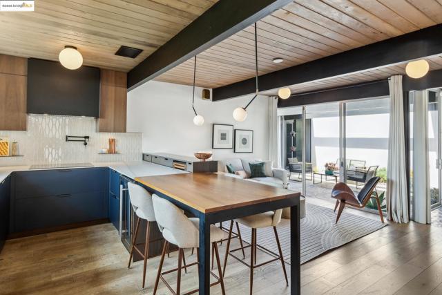 8156 Coach Dr, Oakland CA: https://media.crmls.org/mediaz/7aa45c31-8d3a-4c93-aaa9-1b1dd7021289.jpg