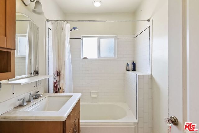 1947 Whitmore Avenue, Los Angeles CA: https://media.crmls.org/mediaz/7aa4e139-ac48-4c27-b5a5-5174792b0f38.jpg