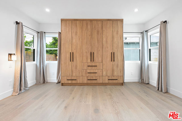 1901 S Point View Street, Los Angeles CA: https://media.crmls.org/mediaz/7aa5421c-7b28-4dba-b8dc-3e59480aee0e.jpg