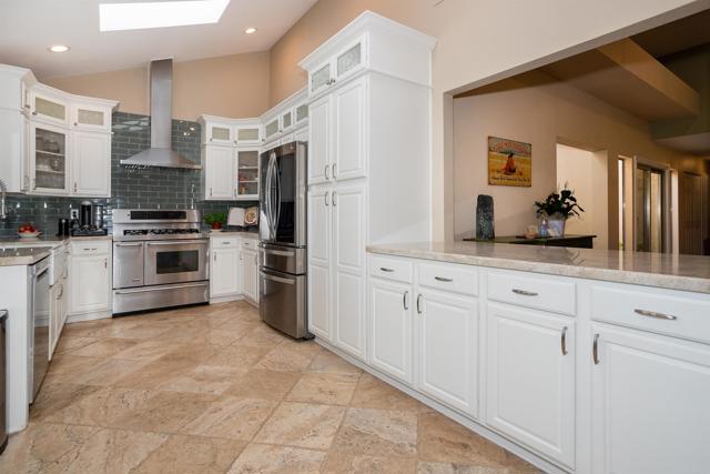 1564 Via Brisa Del Lago, San Marcos CA: https://media.crmls.org/mediaz/7aa5574c-102f-4635-be54-060328cdff2f.jpg