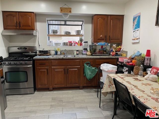 524 N Cummings Street, Los Angeles CA: https://media.crmls.org/mediaz/7aa56e34-b633-4f3b-b1ea-2e51aa4a955f.jpg