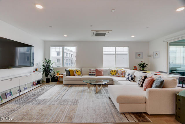 Detail Gallery Image 3 of 35 For 2810 Wagon Wheel Rd #304,  Oxnard,  CA 93036 - 4 Beds | 2/1 Baths