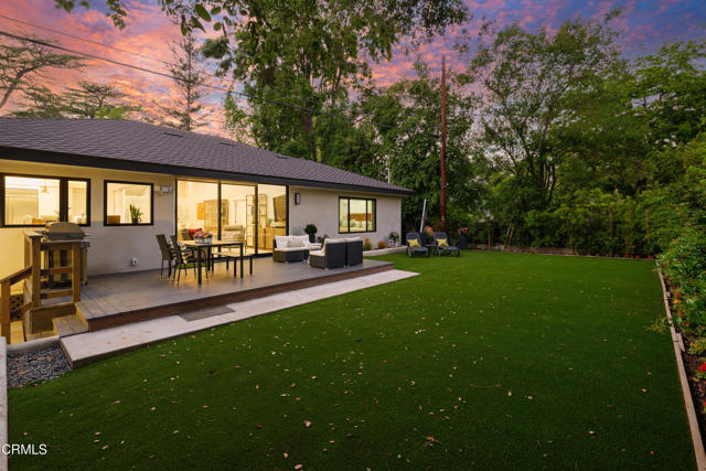 4428 Oakwood Avenue, La Canada Flintridge CA: https://media.crmls.org/mediaz/7aa60daf-b1dd-4b45-89f6-59cb9d3efdfe.jpg
