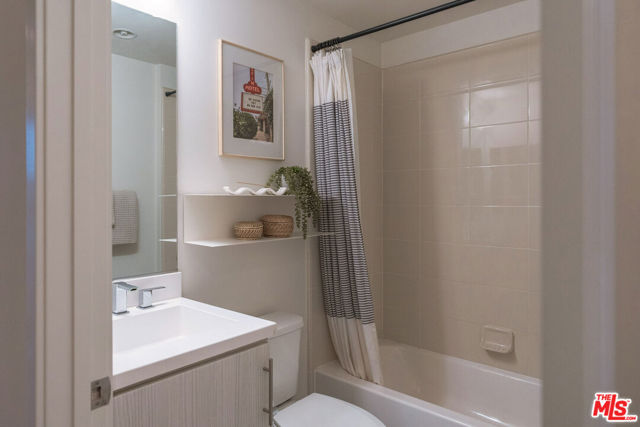 2210 Tom Mix Road, Los Angeles CA: https://media.crmls.org/mediaz/7aa6a89b-84d9-4966-80a6-ecd0d687ccc4.jpg