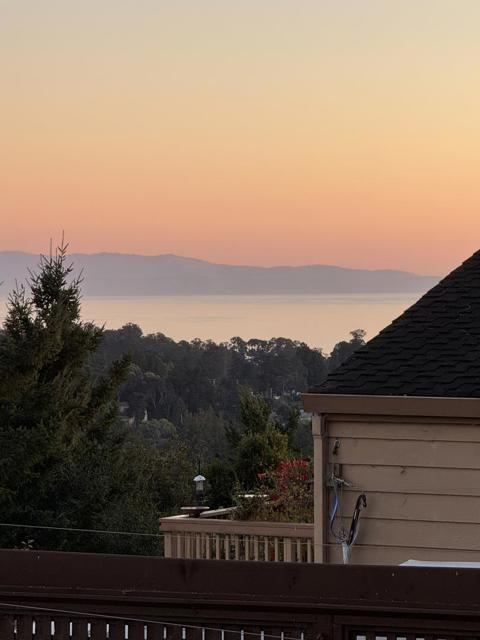 645 Skyward Drive, Aptos CA: https://media.crmls.org/mediaz/7aa6d6b9-c318-49a6-9ebb-137d89b32fce.jpg