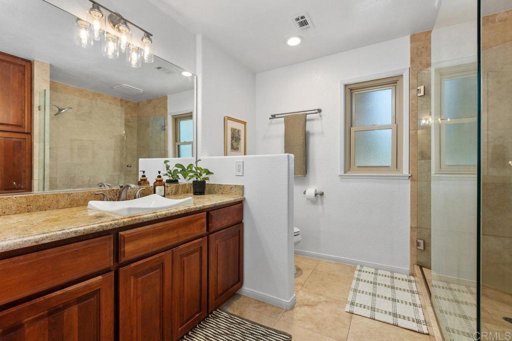 https://media.crmls.org/mediaz/7aa709f4-a810-40a9-9216-05ab24e00a10.jpg?preset=X-Large