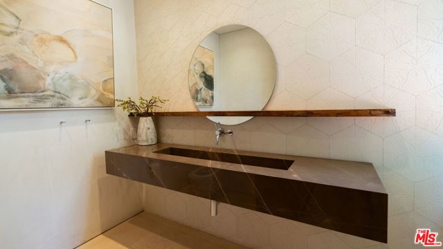 Drew Fenton | 748 Amalfi Drive Pacific Palisades CA | MLS: 7262842