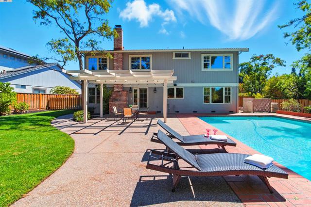 2673 Velvet Way, Walnut Creek CA: https://media.crmls.org/mediaz/7aa744ae-2461-4d77-a126-0ee2b48734fb.jpg
